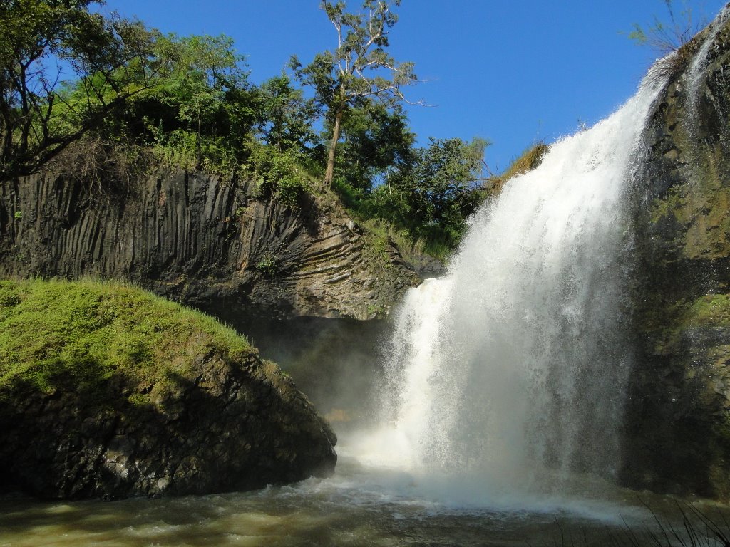 Độ cao của thác khoảng 40-50mét.